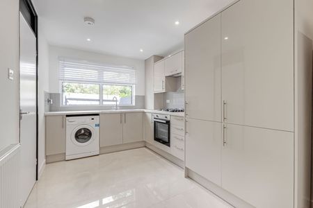 4 Bed End Terrace, Humberton Close, E9 - Photo 5