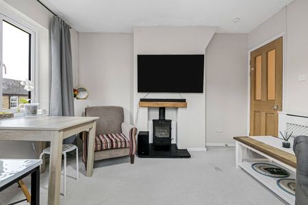 Alexandra Road, Englefield Green, Egham, Surrey, TW20 0RR - Photo 2