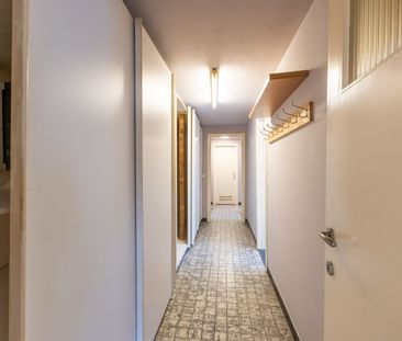 Ruim en lichtrijk appartement met 3 slaapkamers pal aan strand - Photo 1