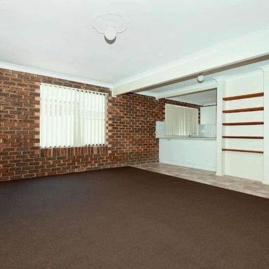 1/8 Carey Street, Kearneys Spring - Photo 1