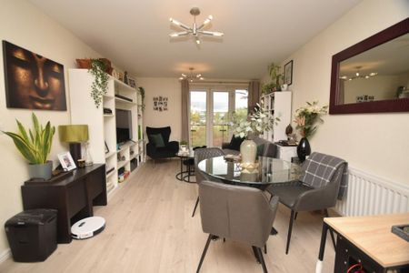 2 bedroom flat to rent - Photo 2