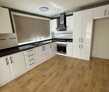 Charming 3-Bedroom Home in Eschol Park - Photo 2