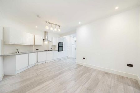 3 bedroom flat to rent - Photo 5