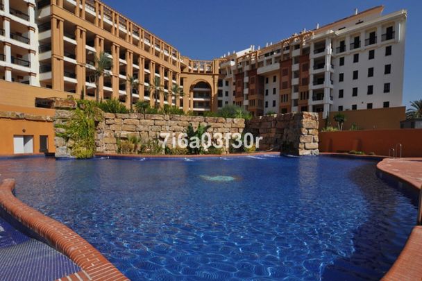 2 Bedroom Apartment For Rent in San Pedro de Alcántara, Málaga - Photo 1