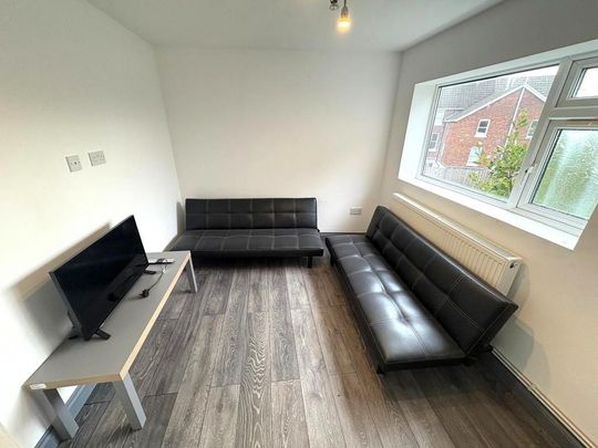 8 bedroom house share to rent - Photo 1