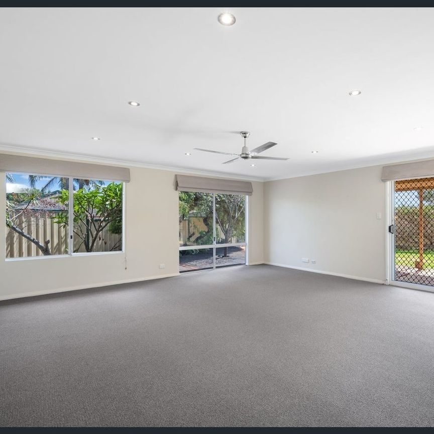 Entertain, unwind and settle into something special! - Photo 1