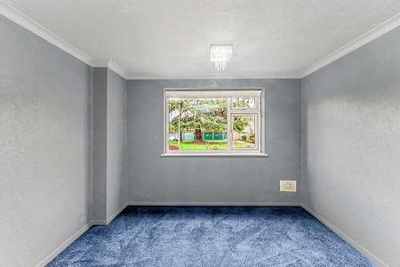 Craig Gardens, South Woodford, E18 - Photo 4