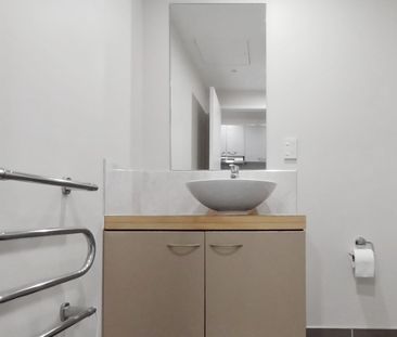 Tidy one bedroom cbd apartment. - Photo 6