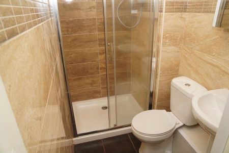 1 bedroom in a house share to rent - Photo 5