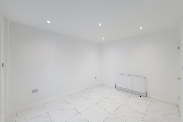 4 bedroom terraced house to rent - Photo 1