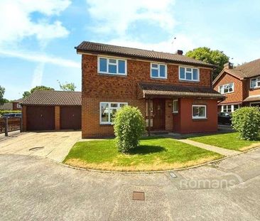 Whitebeam Gardens, Farnborough, GU14 - Photo 2