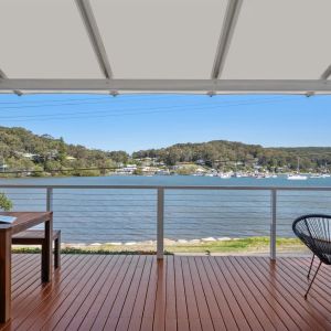 Captivating Waterfront Cottage with breathtaking views of Hardys Bay and surrounds - Photo 2