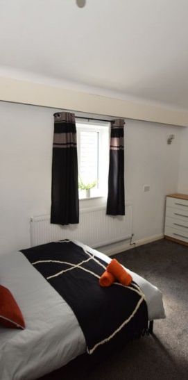 Room 2 - Photo 1