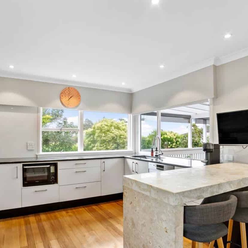 Classic 4 Bedroom Bungalow Home - Photo 1