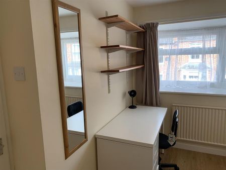 4 bedroom private hall to rent - Photo 5