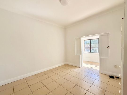 Neat 1 Bedroom Flat in Convenient Punchbowl Location - Photo 1