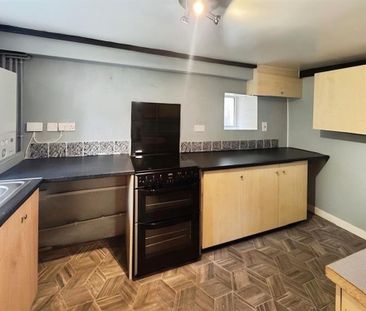 Caldicot, Monmouthshire - Photo 2