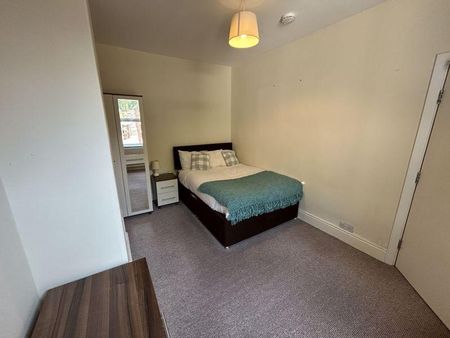 1 bedroom in a house share to rent - Photo 4