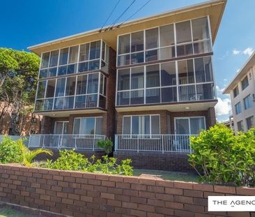 Fully Renovated 2 bedroom Unit Across From Kirra Beach - Photo 6