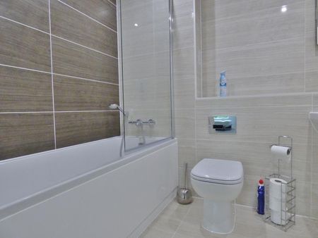 2 bedroom flat to rent - Photo 5