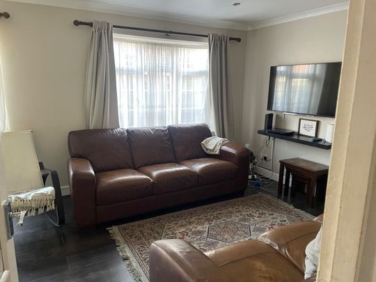 4 Bed Detached House, Tennyson Road, LU1 - Photo 1