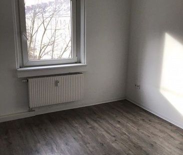 Neu renovierte, geräumige 4-Zi.-Wohnung ab sofort frei - Photo 1