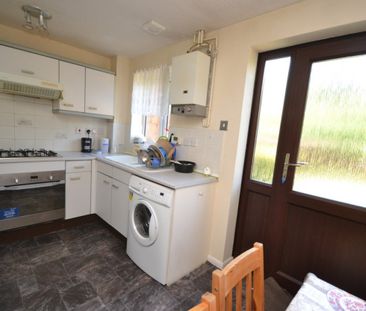 References Pending - 2 bed Semi-Detached House - Photo 5