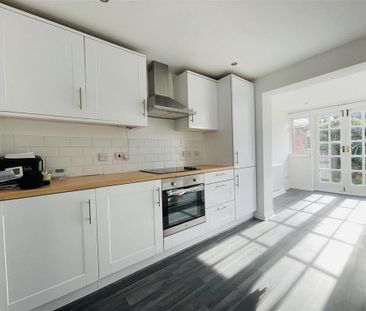 3 bedroom semi-detached house to rent - Photo 5