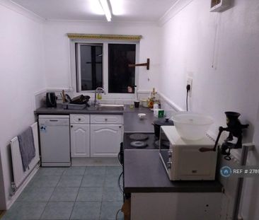 1 bedroom in a house share to rent - Photo 3