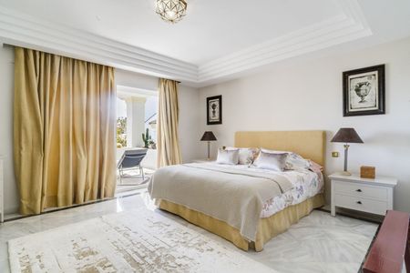 Middle Floor Apartment in The Golden Mile - Photo 4