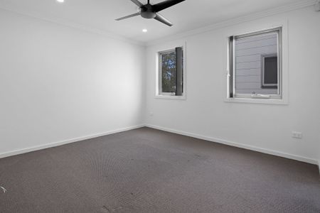 Convenient & Comfortable – Prime Oak Flats Location - Photo 5