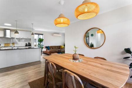 MODERN HOME IN THE CAPESTONE ESTATE - Photo 2