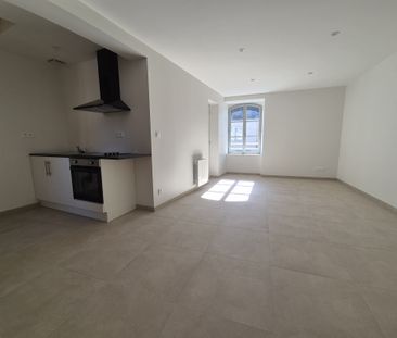 Location Appartement 3 pièces 70m² SABLE SUR SARTHE 72300 - Photo 3