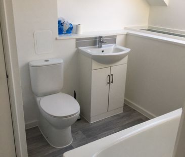 1 Bed Terraced House, Hazle Way, SE1 - Photo 2