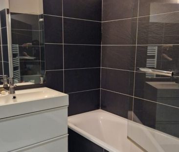 APPARTEMENT T3 EN DUPLEX AVEC COUR ET STATIONNEMENT - Photo 4