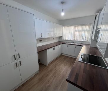 Long Oaks Court, Sketty, Swansea SA2 0QH - Photo 6