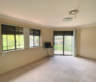 Large Free Standing Four Bedroom Townhouse - Photo 2