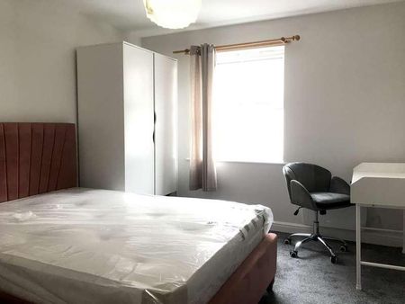 Bed // Student Flat // Jul, LN5 - Photo 5