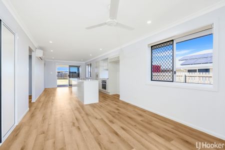 Modern lowset home! - Photo 2