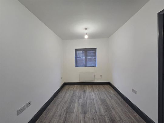 Maxwell Road, Ashford TW15, London - Photo 1