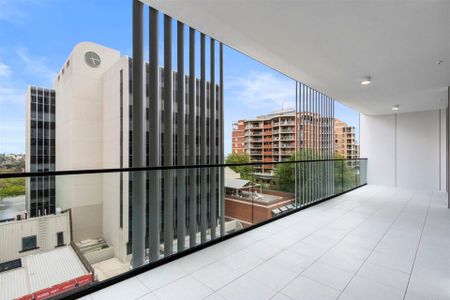 Spacious 3 Bedrooms in the Heart of Bondi - Photo 4