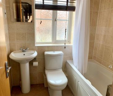 3 bedroom end of terrace house to rent - Photo 2