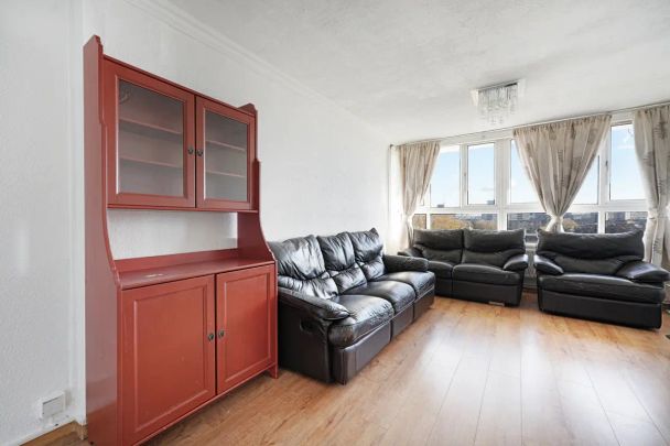 2 bedroom flat in Rowcross Street - Photo 1