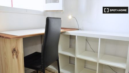 barcelona, Catalonia 08013 - Photo 5