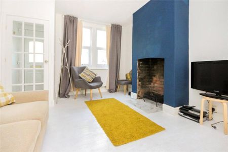 2 bedroom end of terrace house to rent - Photo 4