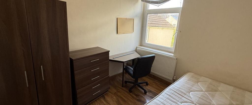 1 bedroom in a house share to rent - Photo 1