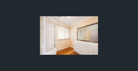 Charming Family Home in a Convenient Narre Warren Location - Photo 5