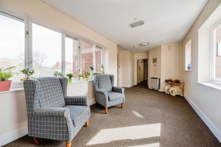 1 bedroom retirement property to rent - Photo 4