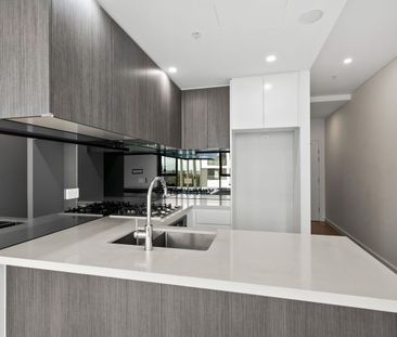 One Bedroom Unit with Park and Bay Views - Photo 3