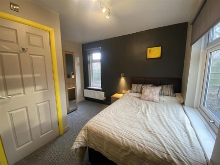 1 bedroom in a house share to rent - Photo 5